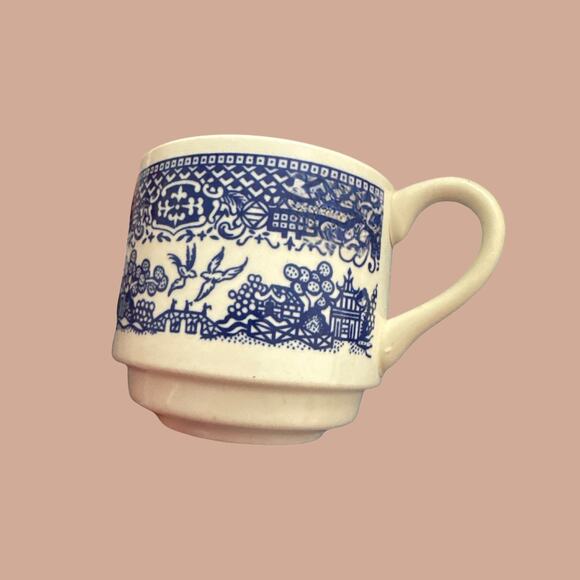 Vintage Blue Willow Mug Pair • USA Pottery Blue & White Cups - Picture 4 of 7